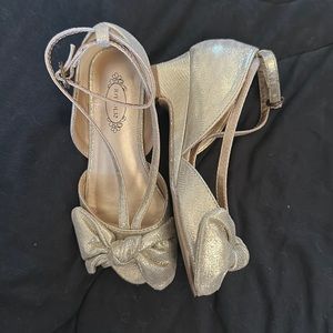 Joyfolie Gold Mini Heels for Girls - Size 12
